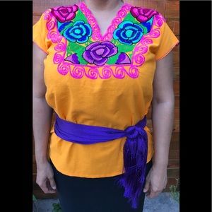💐🌹 Authentic Mexican Embroidered Blouse🌹💐